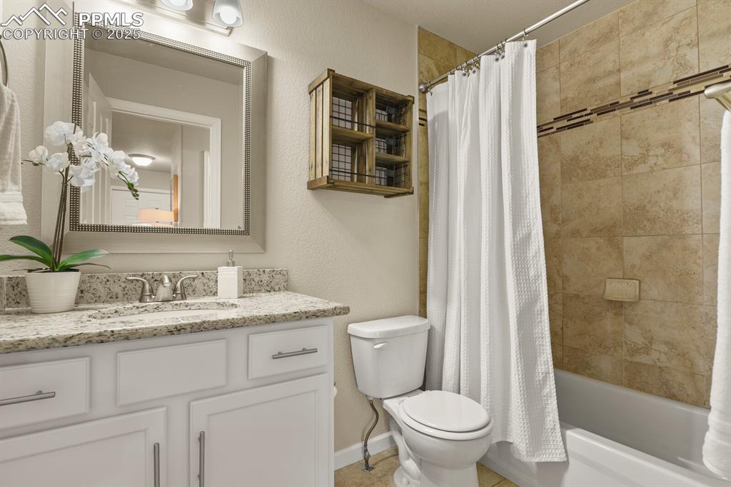 Image 12 of 19: Bathroom