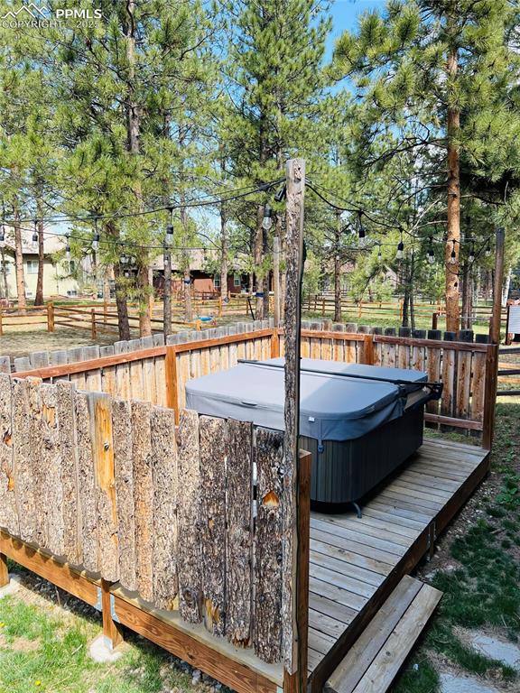 Image 16 of 19: Deck
