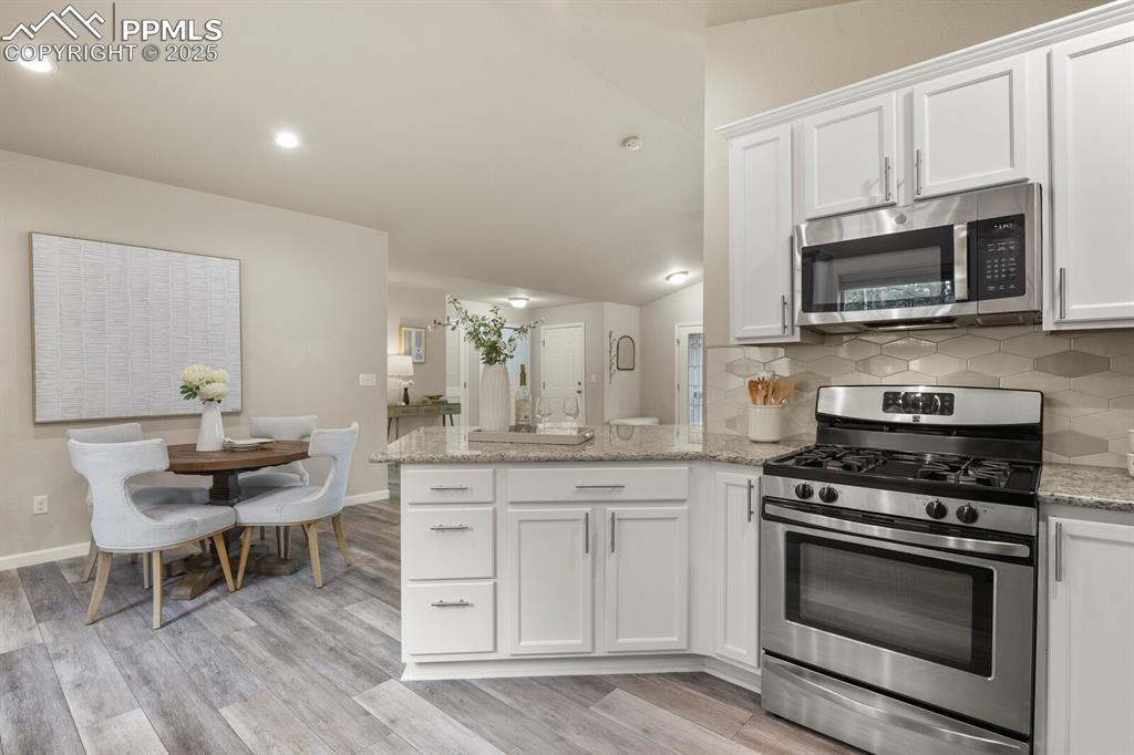 Image 6 of 19: Kitchen