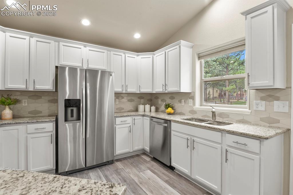 Image 7 of 19: Kitchen