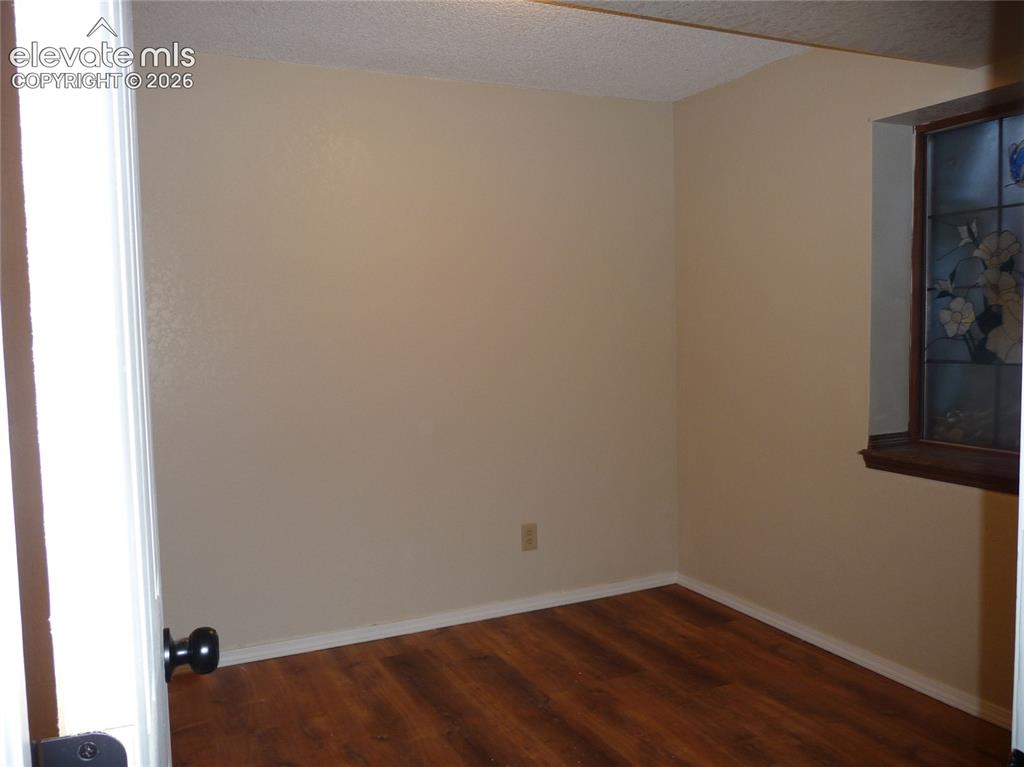 Image 14 of 18: Basement bed 4