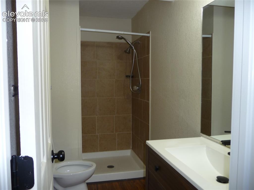 Image 15 of 18: Basement bath