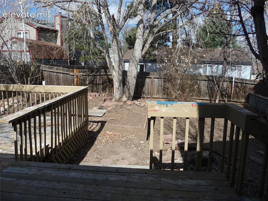 Image 17 of 18: Back yard