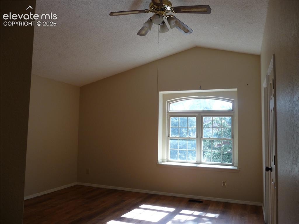 Image 6 of 18: Master bed room