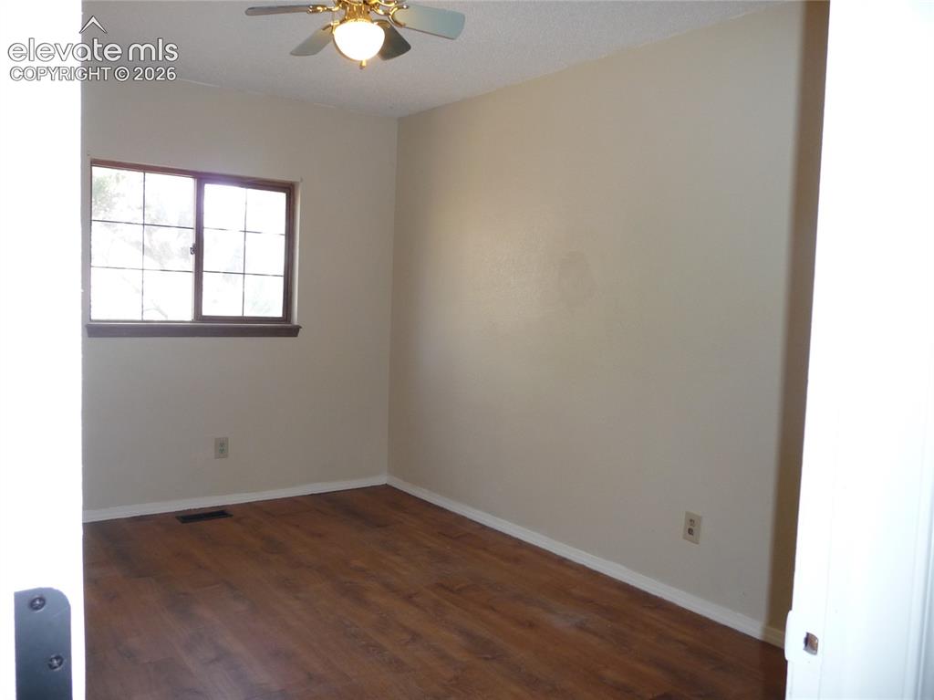 Image 8 of 18: Upper bed 2