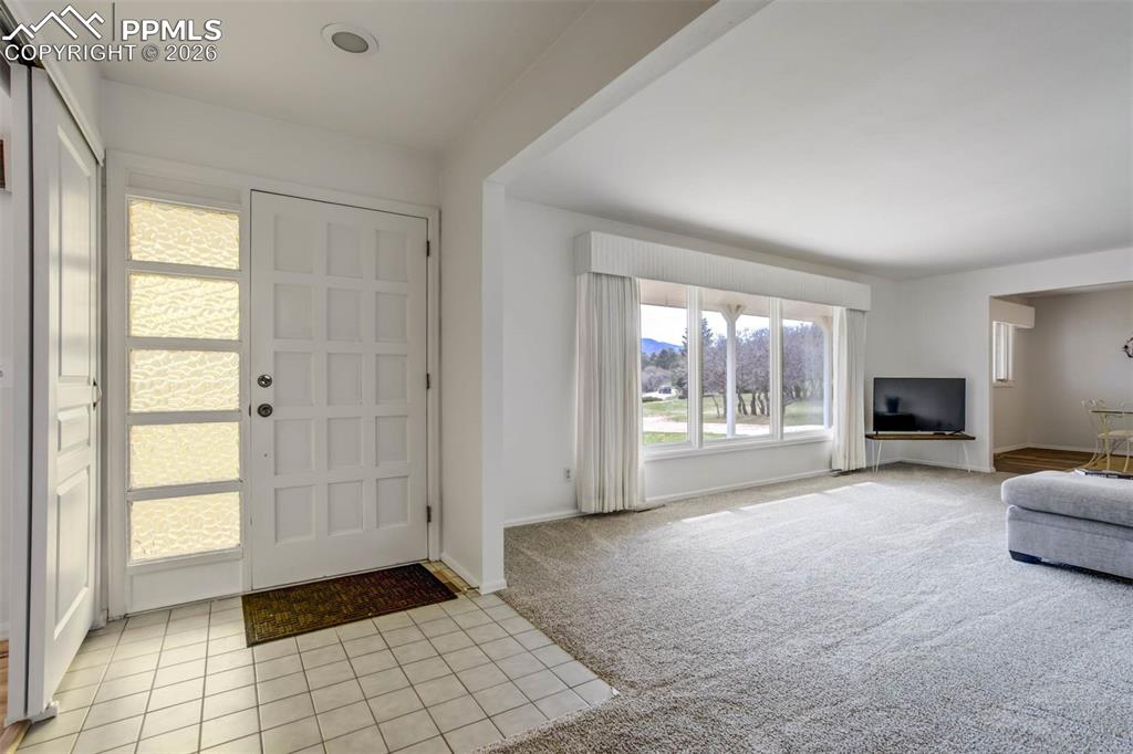 Image 10 of 50: Entry