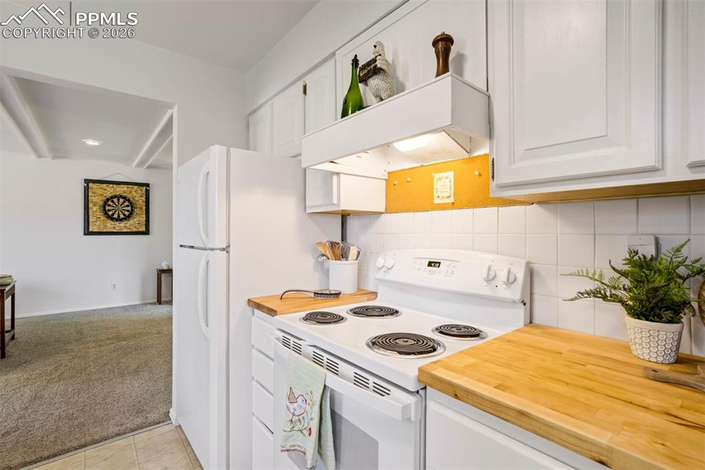 Image 19 of 50: Kitchen