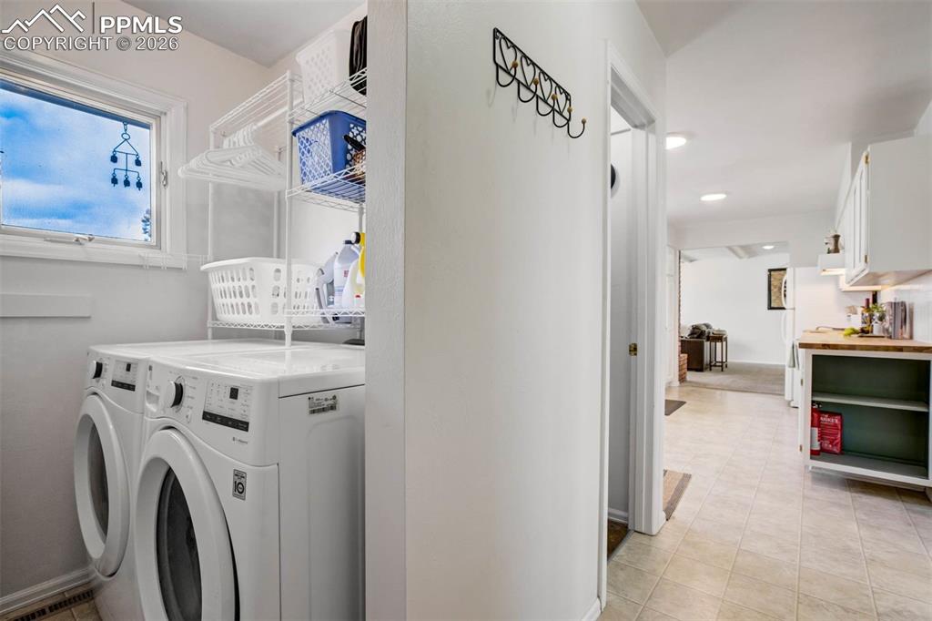 Image 22 of 50: Laundry