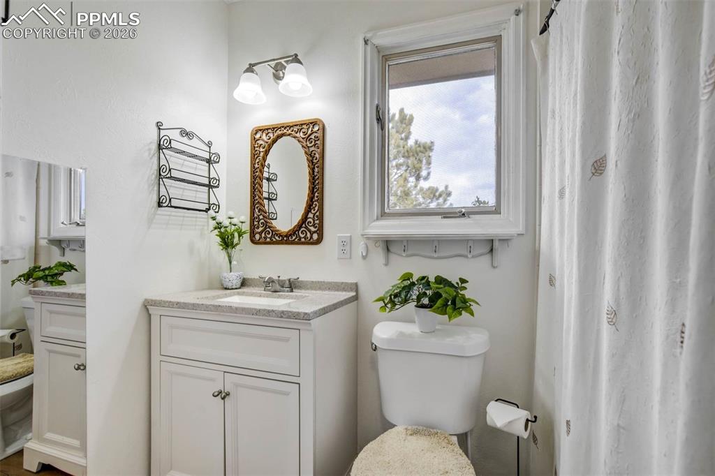 Image 30 of 50: Bathroom