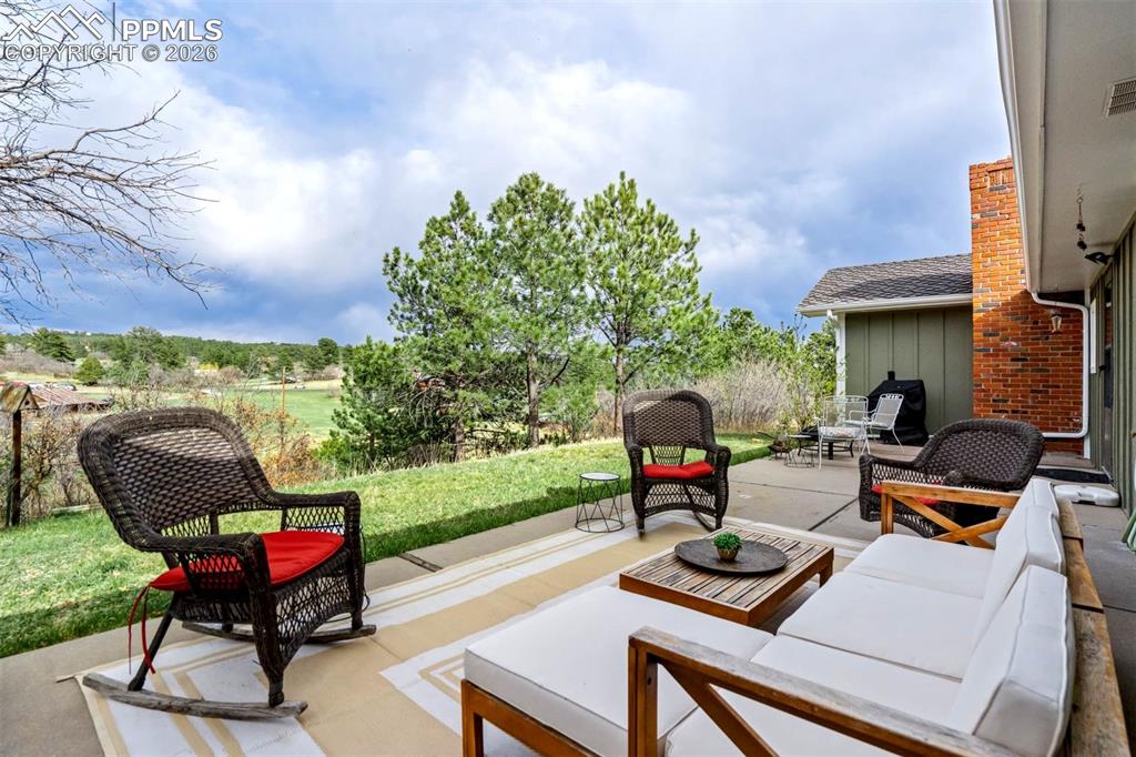 Image 37 of 50: Patio