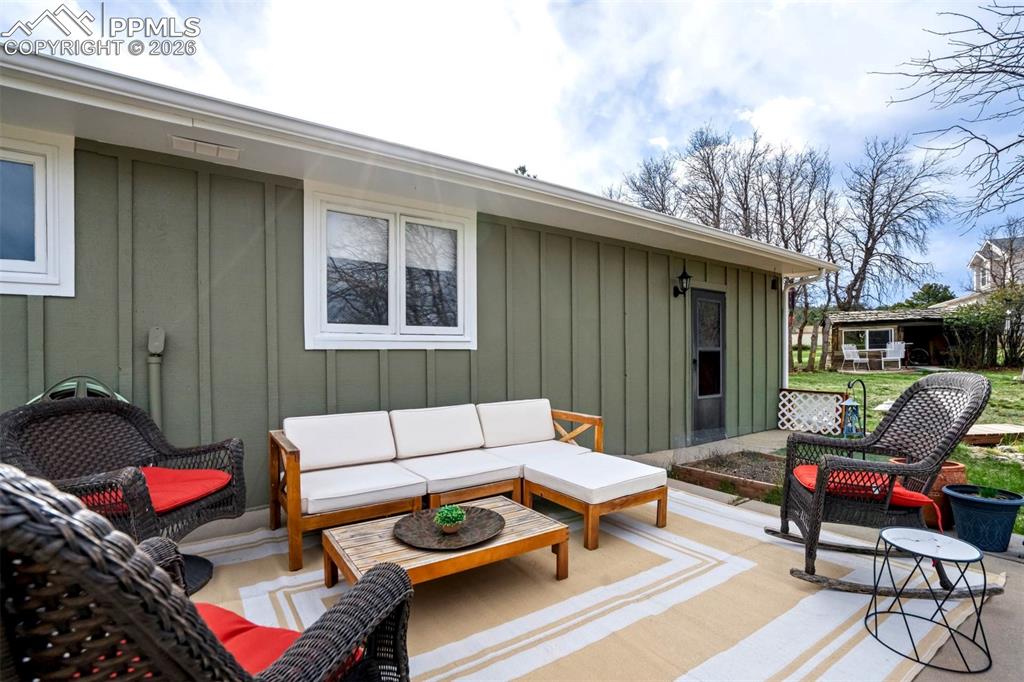 Image 38 of 50: Deck