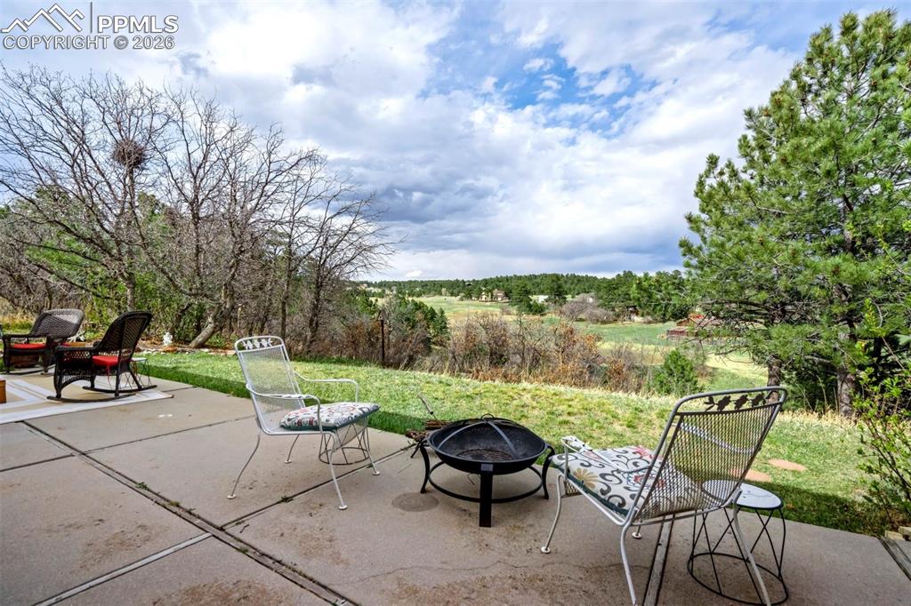 Image 39 of 50: Patio