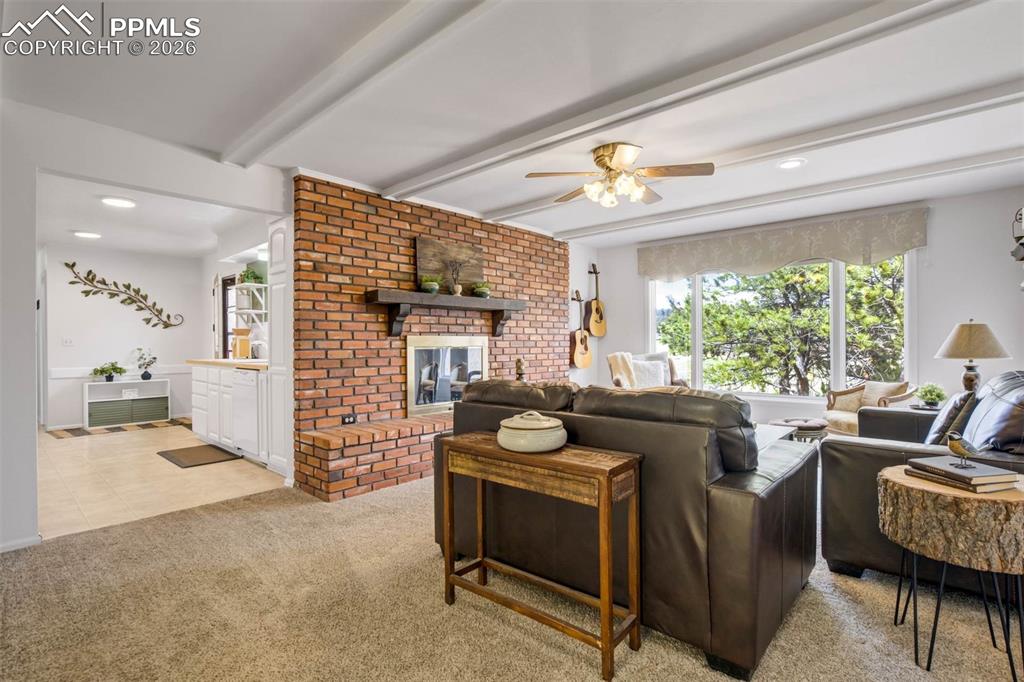 Image 9 of 50: Living Room