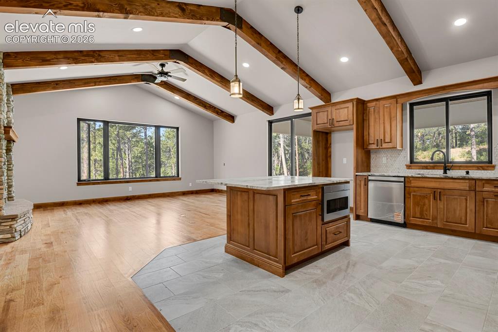 Image 8 of 50: Kitchen