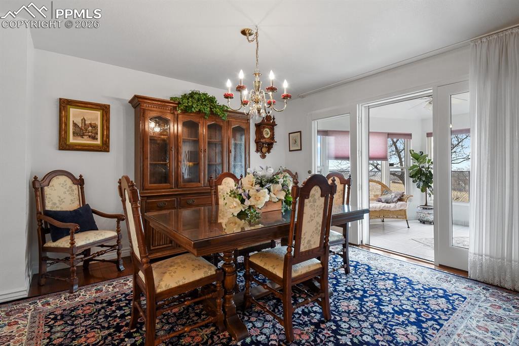 Image 12 of 50: Dining Area