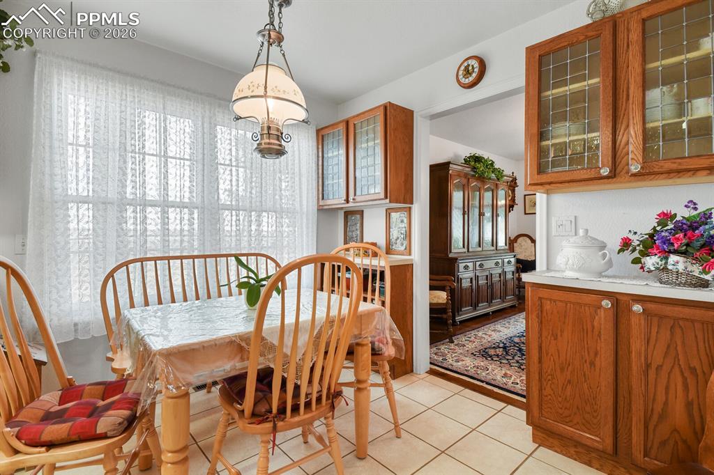 Image 15 of 50: Dining Area