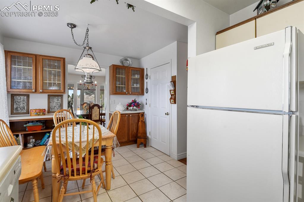 Image 18 of 50: Kitchen