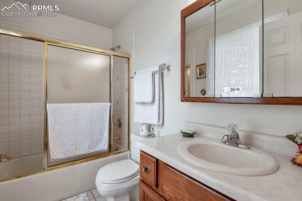 Image 23 of 50: Master Bathroom