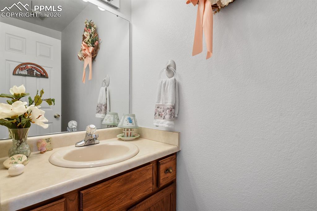 Image 26 of 50: Bathroom