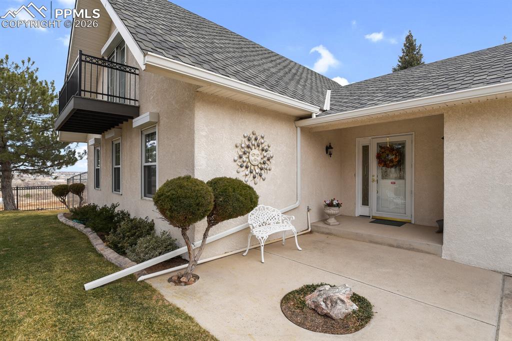 Image 4 of 50: Entry