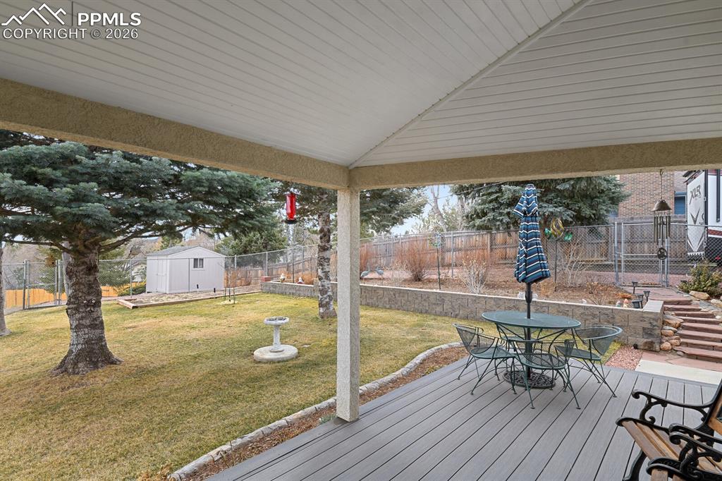 Image 41 of 50: Deck