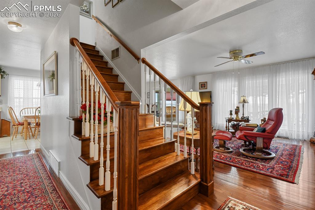 Image 7 of 50: Entrance Foyer