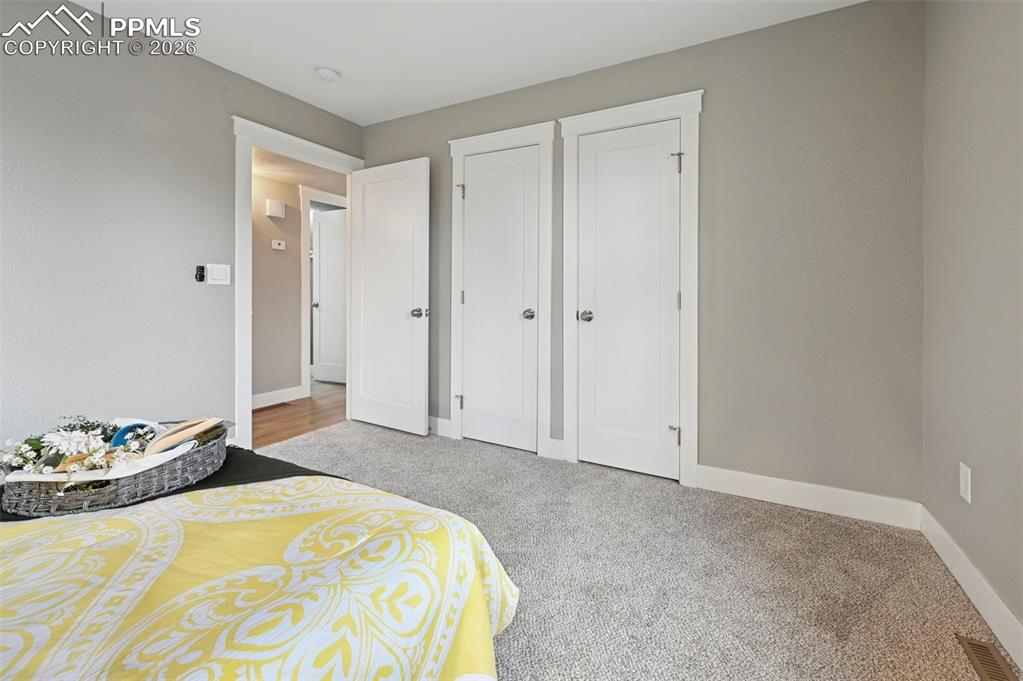 Image 15 of 24: Bedroom