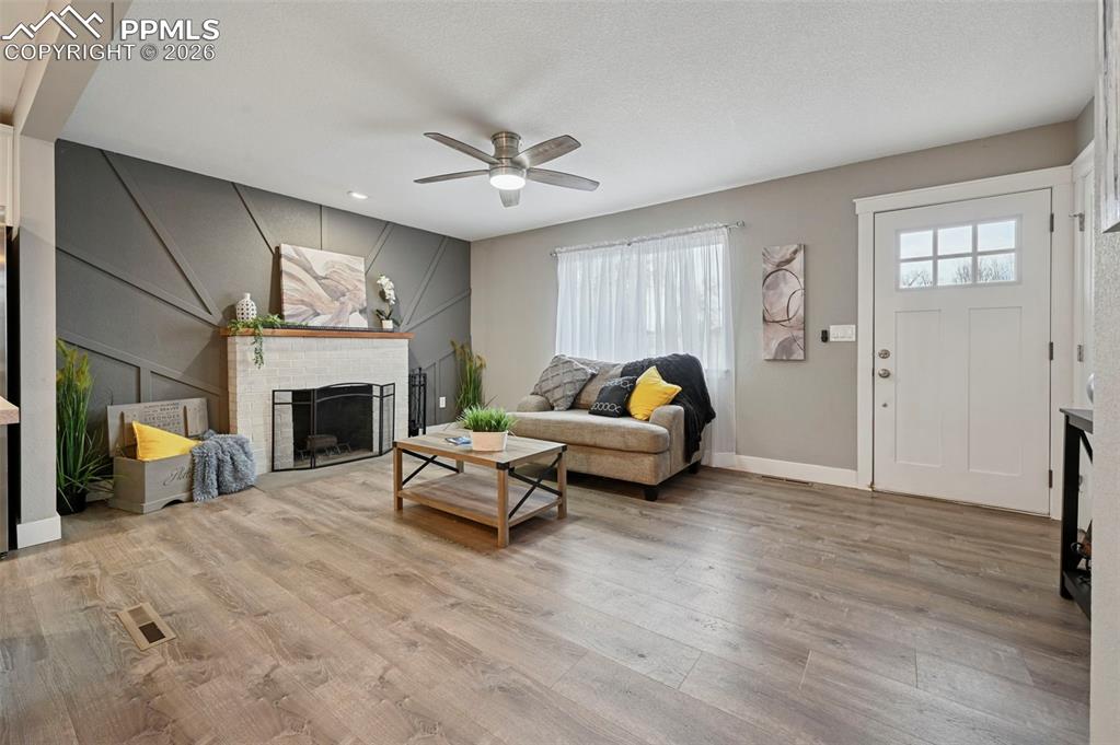 Image 4 of 24: Living Room