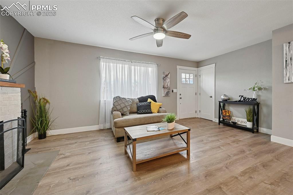 Image 7 of 24: Living Room