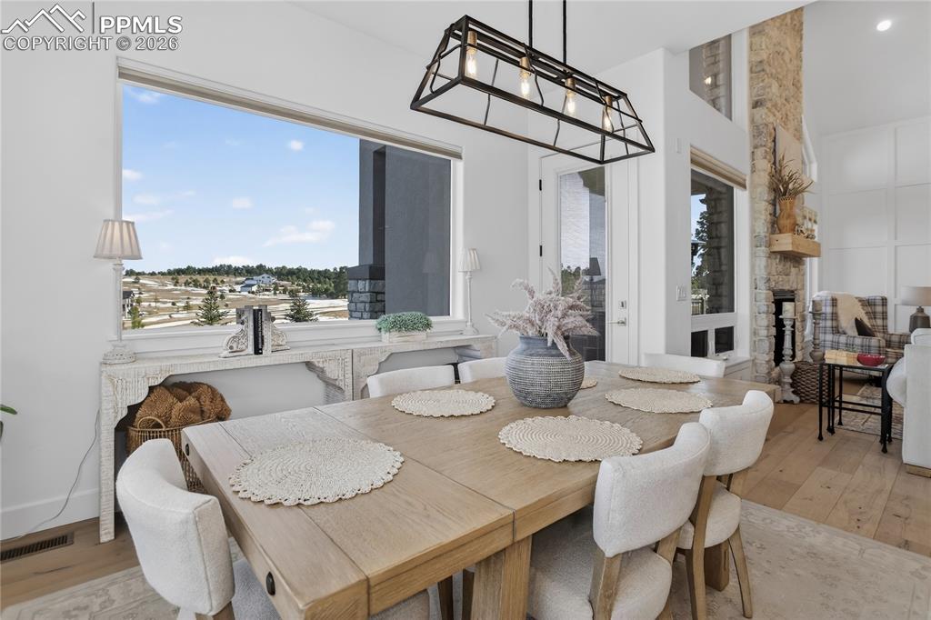 Image 15 of 49: Dining Area