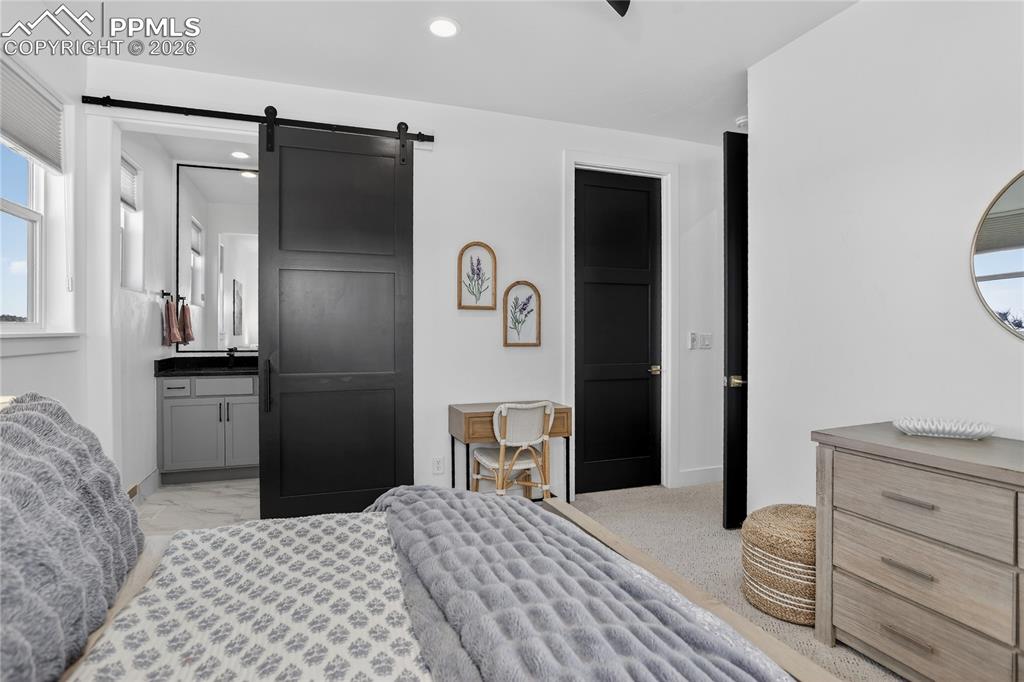 Image 23 of 49: Main Floor Guest BR with en-suite bath