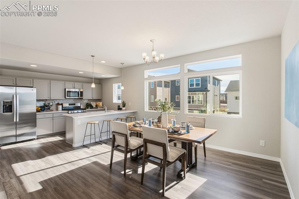 Image 10 of 28: Dining Area