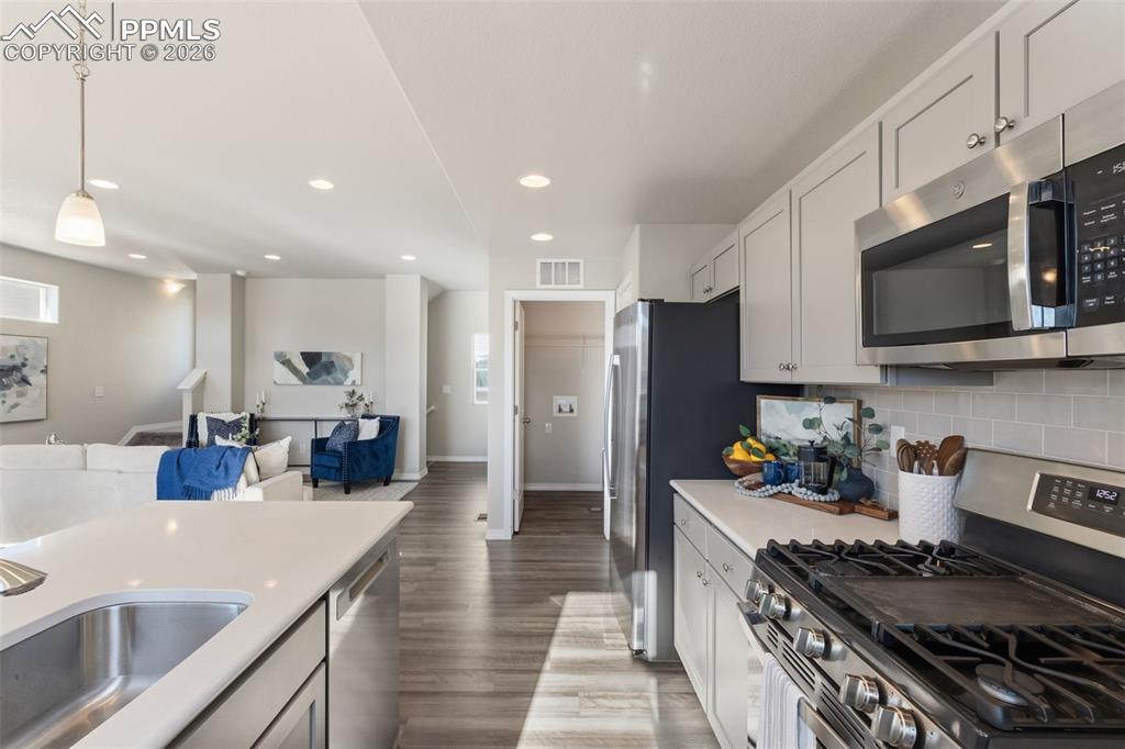 Image 12 of 28: Kitchen