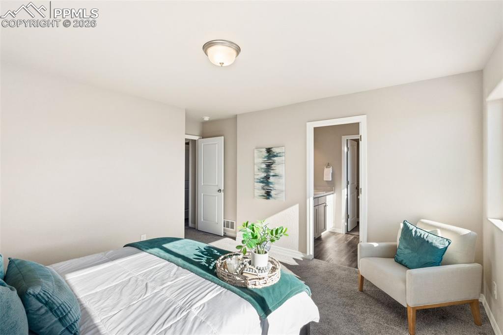 Image 16 of 28: Bedroom