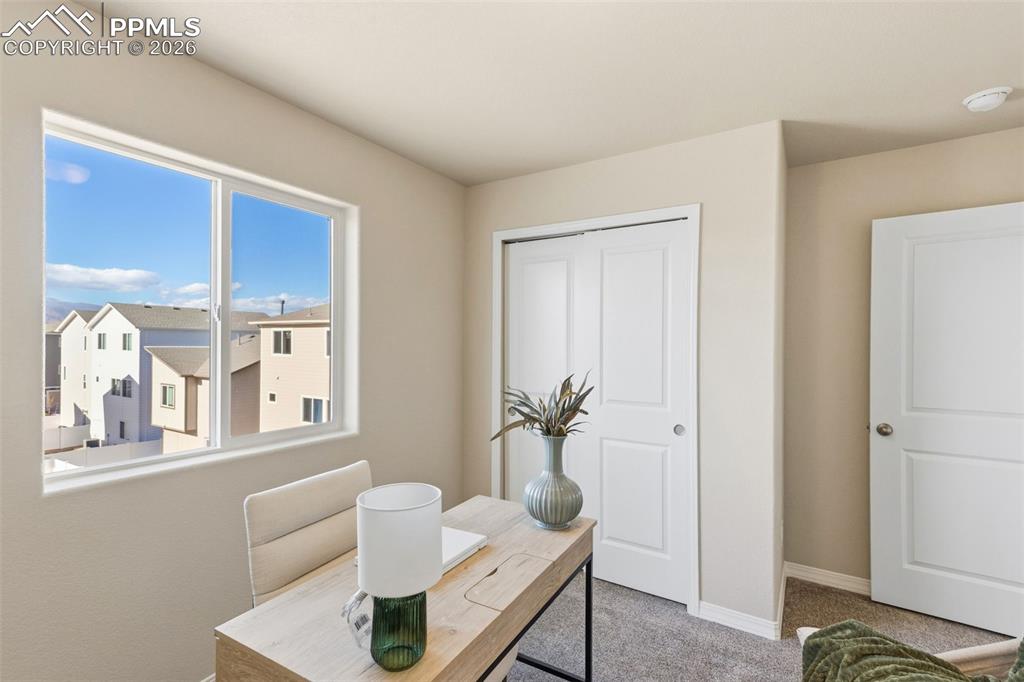 Image 25 of 28: Office