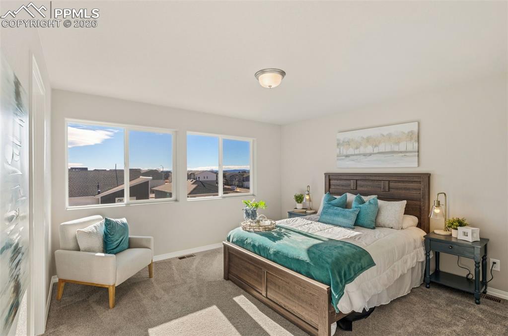 Image 5 of 28: Bedroom