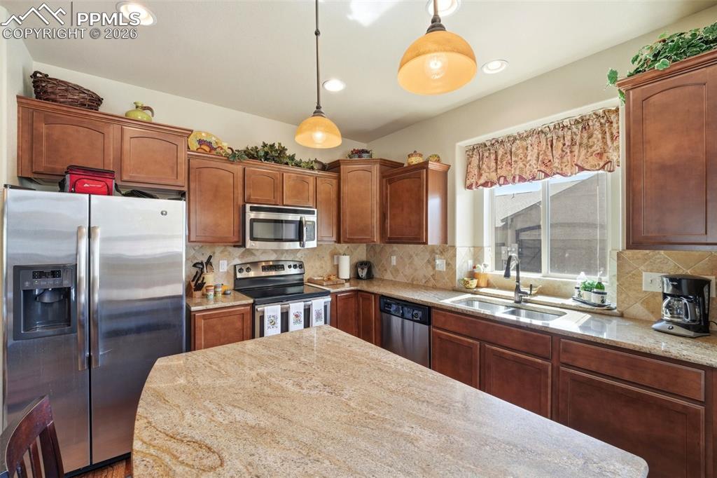 Image 11 of 50: Kitchen