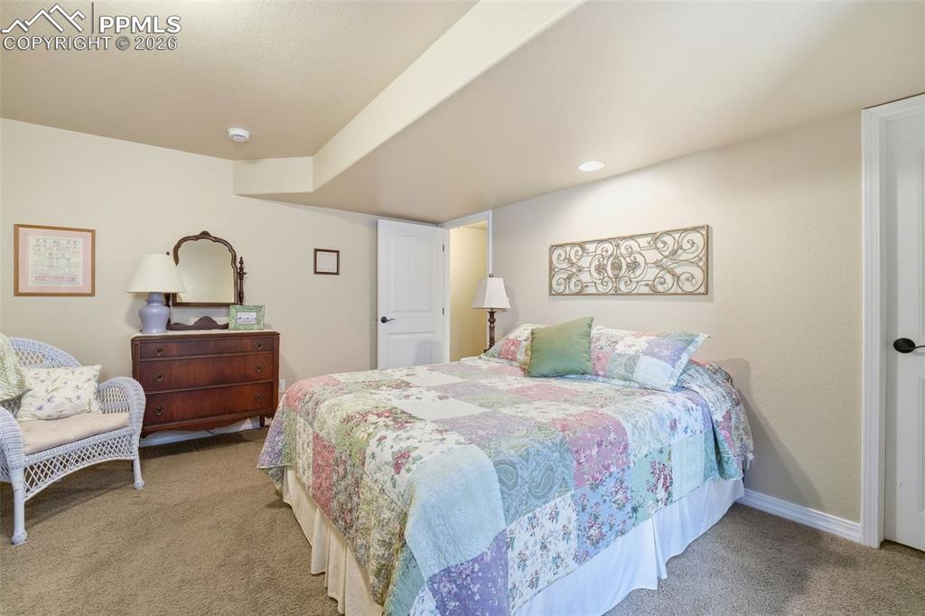 Image 31 of 50: Bedroom