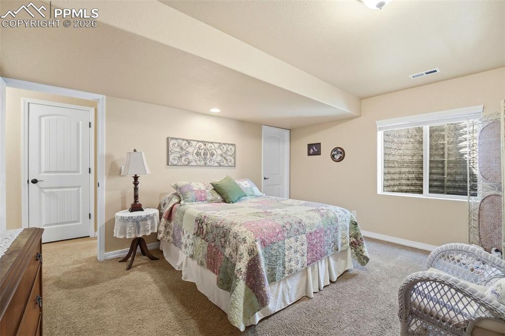 Image 32 of 50: Bedroom