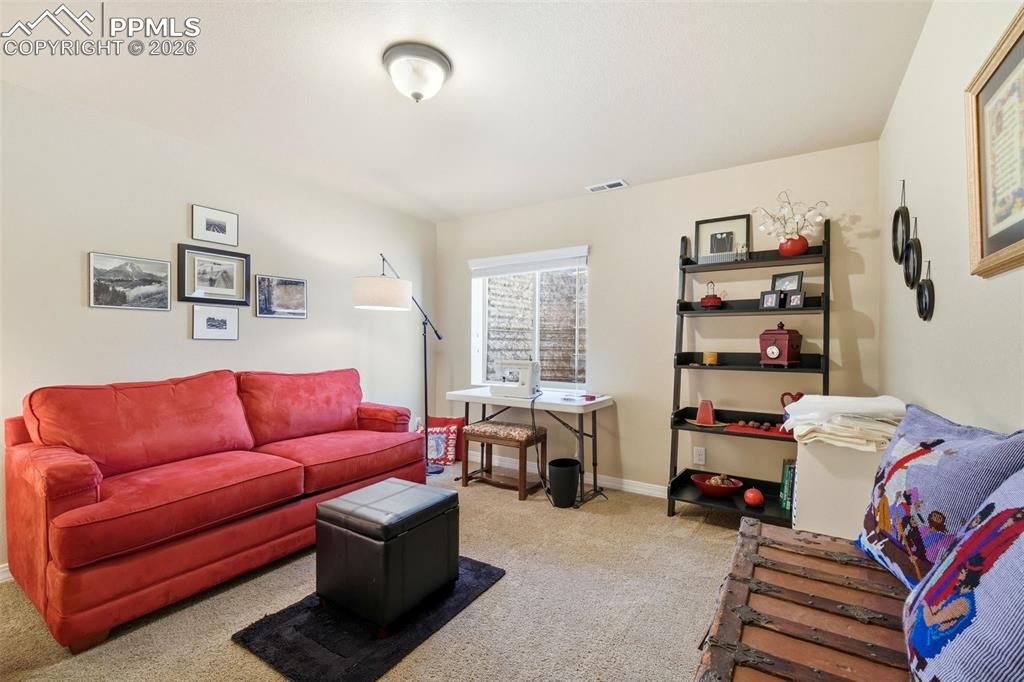 Image 34 of 50: Bedroom