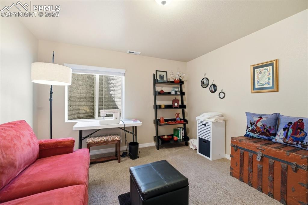 Image 35 of 50: Bedroom