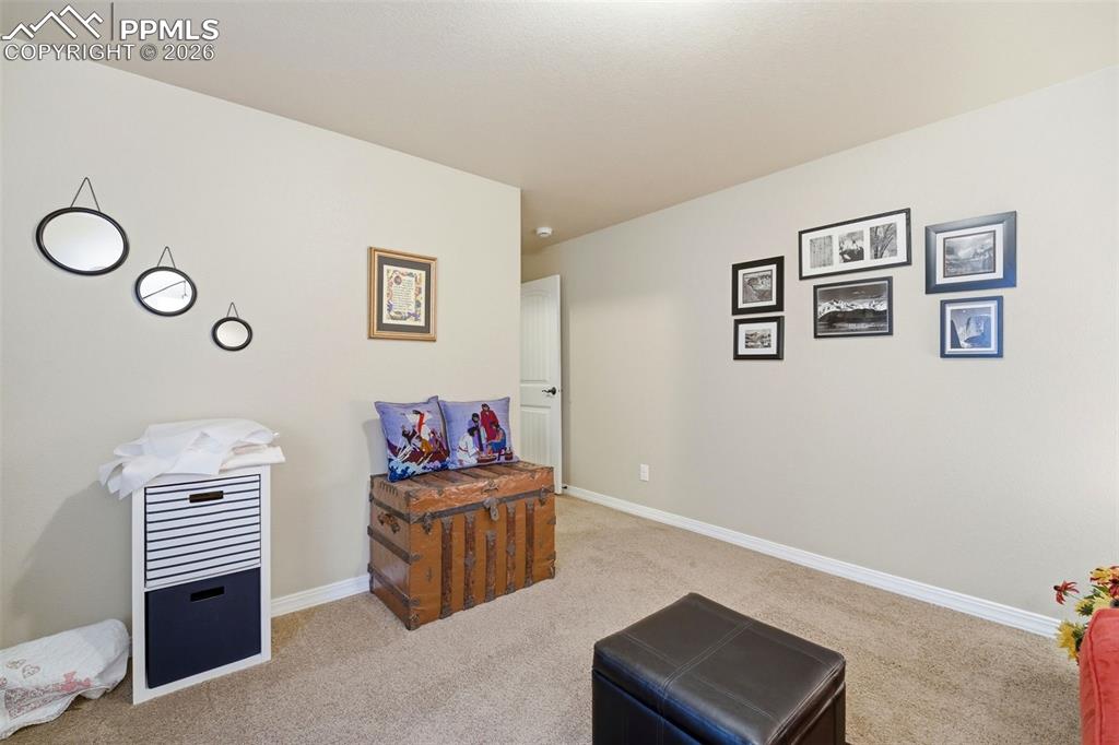 Image 36 of 50: Bedroom