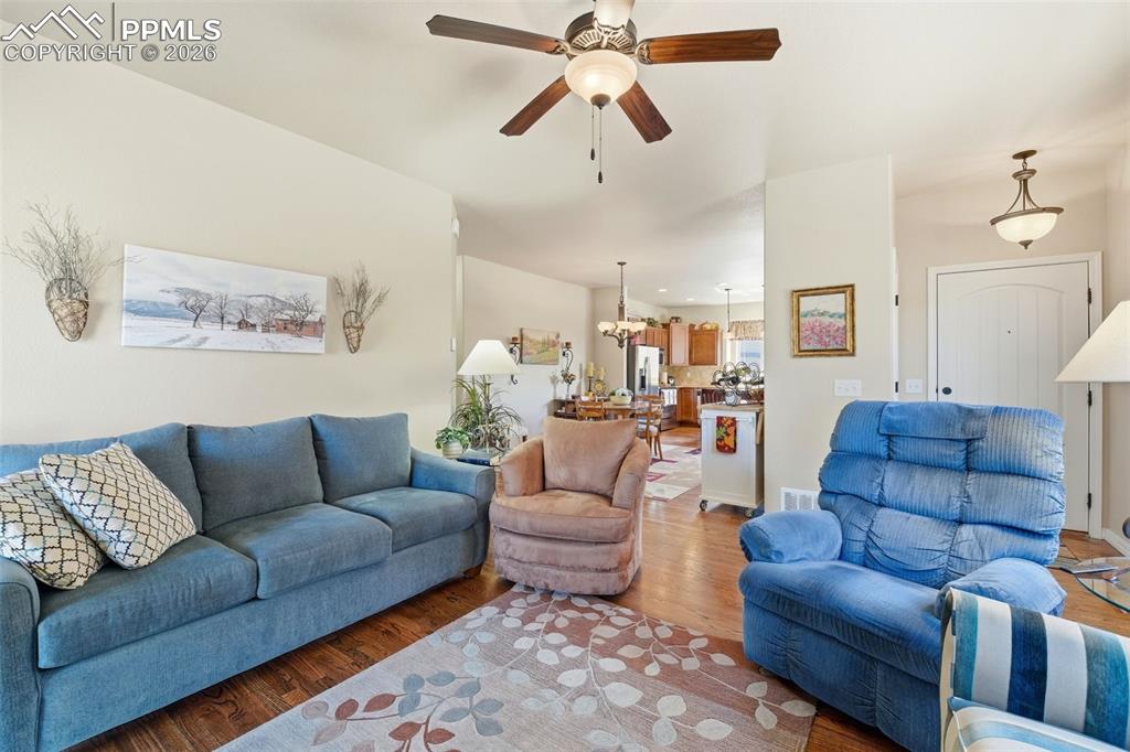 Image 6 of 50: Living Room