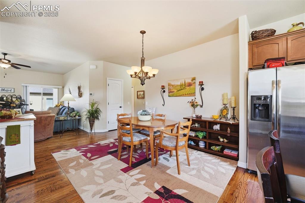 Image 9 of 50: Dining Area