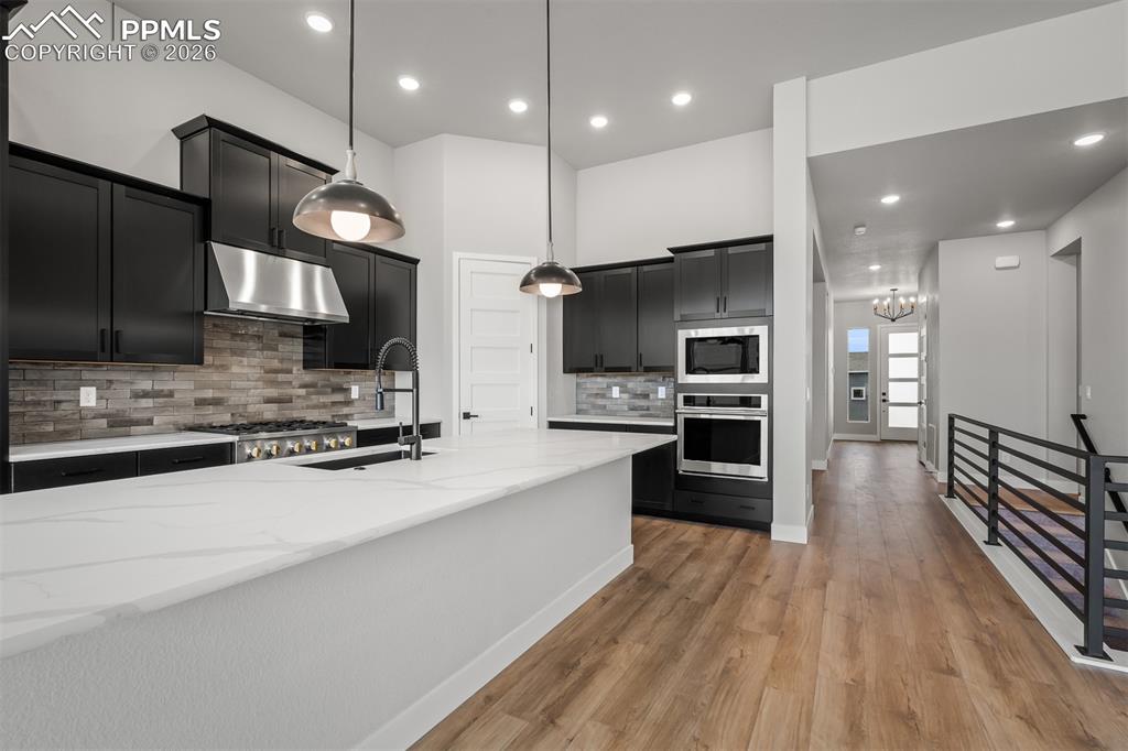 Image 11 of 38: Kitchen