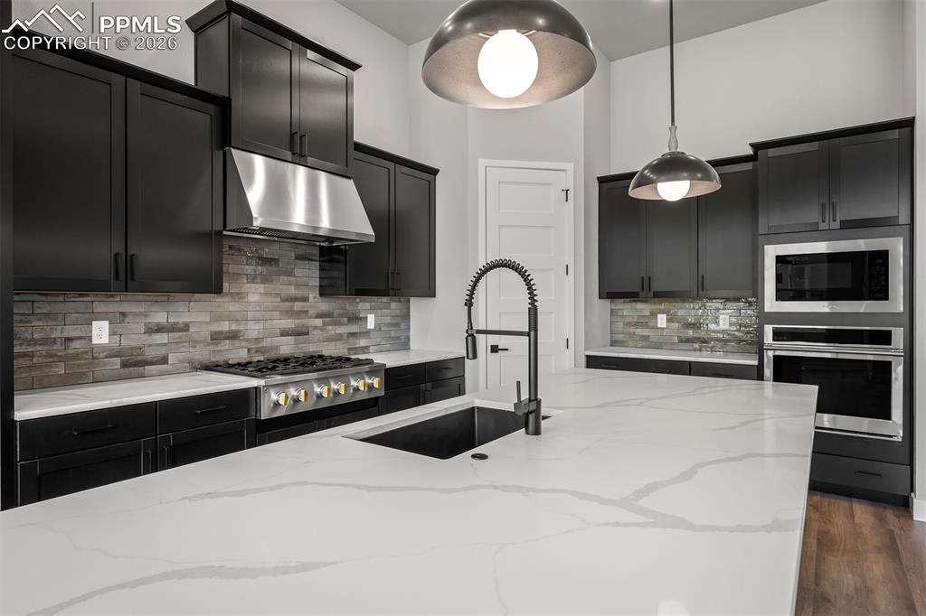 Image 13 of 38: Kitchen