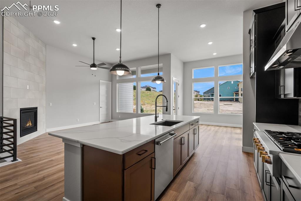 Image 16 of 38: Kitchen