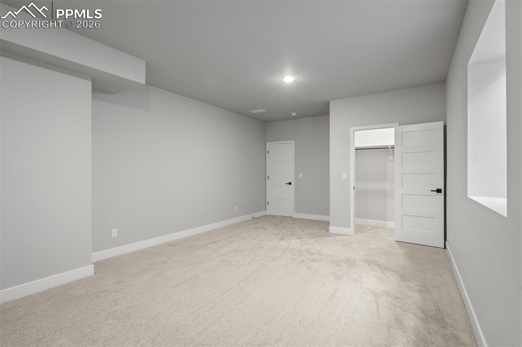 Image 34 of 38: Bedroom