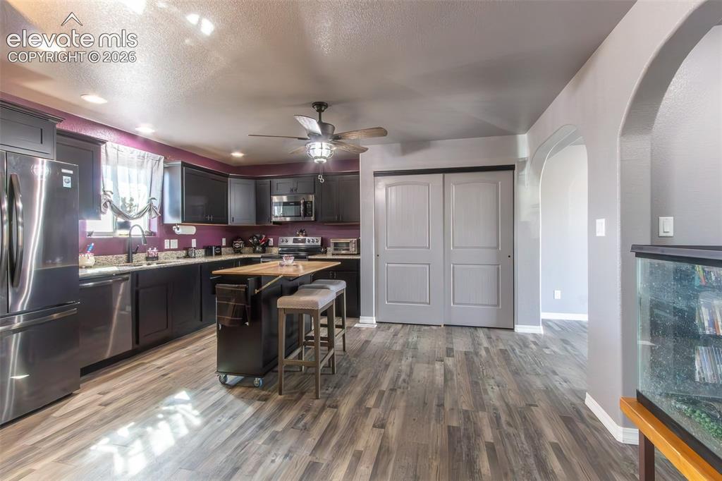 Image 6 of 44: Kitchen