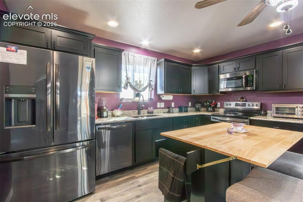 Image 7 of 44: Kitchen